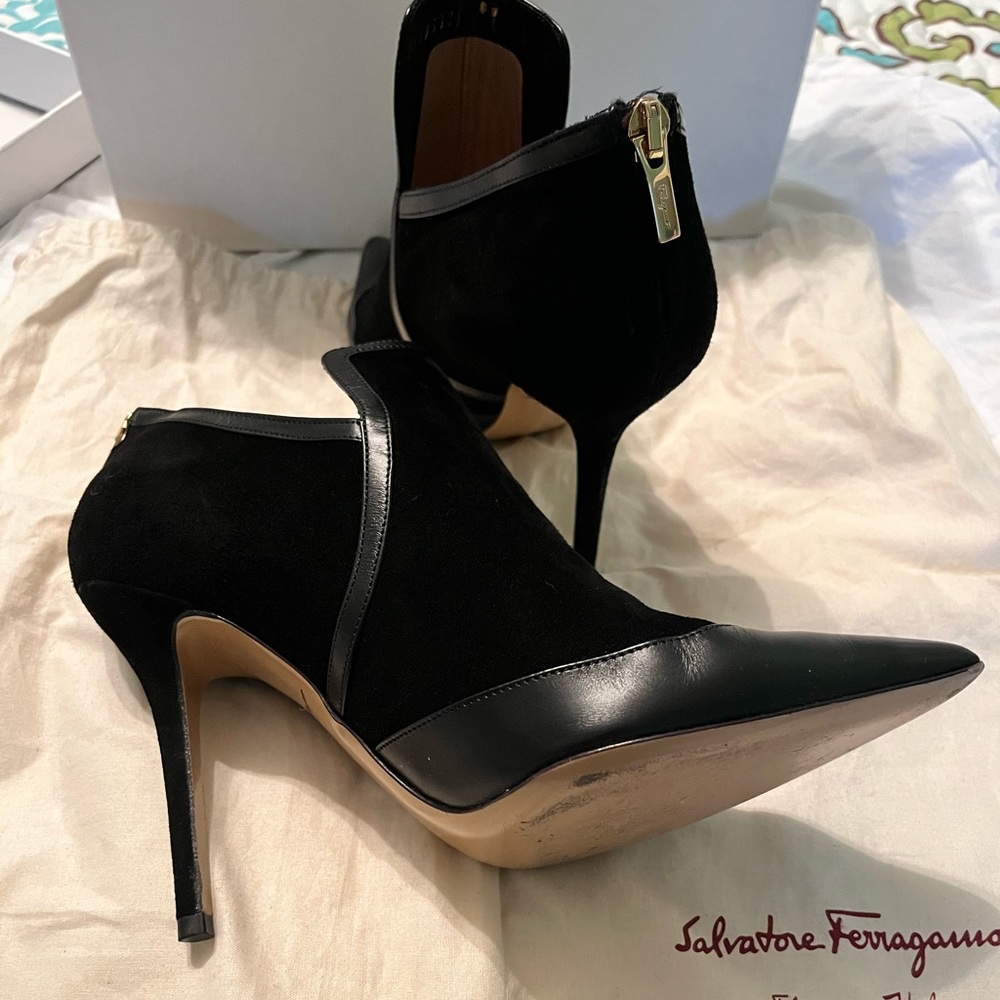 Amazing Ferragamo booties 4 inch heels leather and suede size 38 1/2